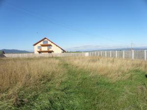 Teren intravilan imprejmuit,   1536 mp,   zona Halchiu - Satu Nou,   Brasov