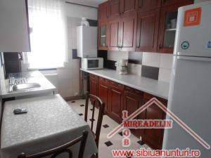 INCHIRIEZ APARTAMENT 3 CAMERE,   B-dul Mihai Viteazu