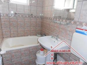 INCHIRIEZ APARTAMENT 3 CAMERE,   B-dul Mihai Viteazu