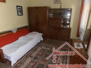 INCHIRIEZ CASA  2 CAMERE,  ORASUL DE JOS