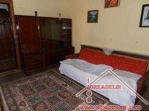 INCHIRIEZ CASA  2 CAMERE,  ORASUL DE JOS