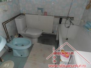 INCHIRIEZ CASA  2 CAMERE,  ORASUL DE JOS
