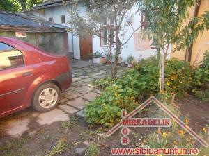 INCHIRIEZ CASA  2 CAMERE,  ORASUL DE JOS
