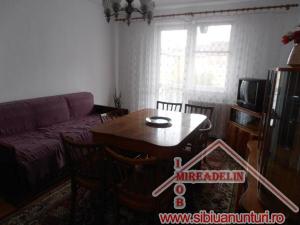 INCHIRIEZ APARTAMENT 3 CAMERE,   60mp,   B-dul Mihai Viteazu