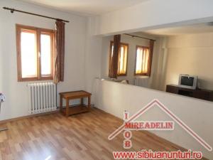 INCHIRIERE apartament 4 camere,   Constitutiei