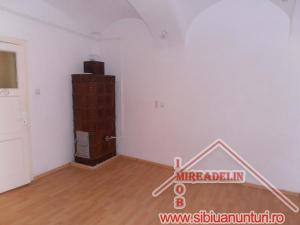 INCHIRIEZ apartament 3 camere,  N. Balcescu