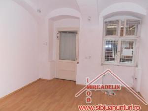 INCHIRIEZ apartament 3 camere,  N. Balcescu