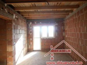 VAND CASA LA ROSU,  P+E+M,  ZONA TEREZIAN