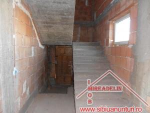 VAND CASA LA ROSU,  P+E+M,  ZONA TEREZIAN