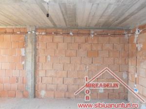 VAND CASA LA ROSU,  P+E+M,  ZONA TEREZIAN