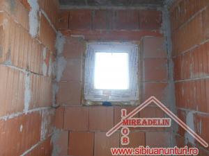VAND CASA LA ROSU,  P+E+M,  ZONA TEREZIAN