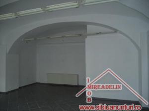 INCHIRIEZ SPATIU COMERCIAL,   63 mp,   CISNADIE