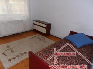 INCHIRIEZ APARTAMENT 3 CAMERE,   60 MP,   VALEA AURIE