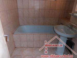 INCHIRIEZ APARTAMENT 3 CAMERE,   60 MP,   VALEA AURIE