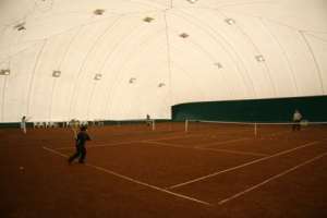 Terenuri tenis acoperite