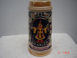 Halba ceramica in relief pictata (lucrata manual)