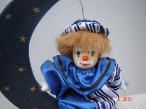 Frumos clovn cu cap de portelan
