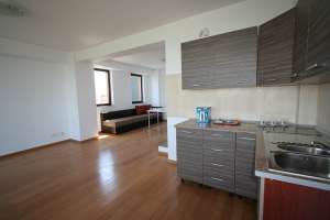 Apartament 3 camere de inchiriat la 299 euro/luna in Mamaia.