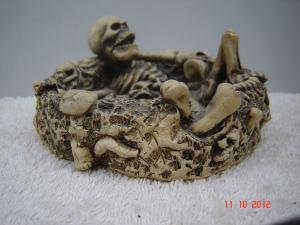 Deosebita scrumiera plastic dur (schelete)