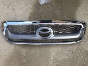 vand faruri pt toyota hilux an 2008