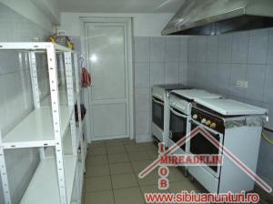 INCHIRIEZ SPATIU COMERCIAL,    40 mp,    PIATA CLUJ