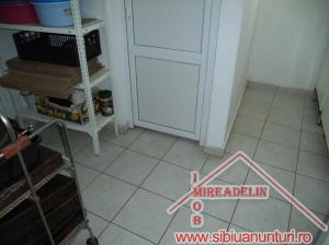 INCHIRIEZ SPATIU COMERCIAL,    40 mp,    PIATA CLUJ
