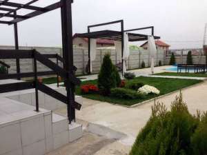 Vand vila cu piscina 6km de Piata Unirii