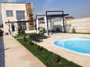 Vand vila cu piscina 6km de Piata Unirii