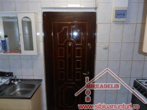 VAND GARSONIERA ZONA COMPA