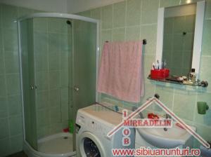 APARTAMENT DE VANZARE� 2 CAMERE NEDECOMANDATE