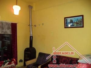 VAND APARTAMENT 3 CAMERE LA CASA,   ZONA GUSTERITA