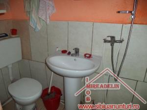 VAND APARTAMENT 3 CAMERE LA CASA,   ZONA GUSTERITA