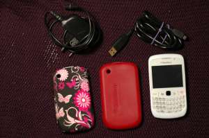 Vand Blackberry 8520 alb in stare excelenta + 2 huse