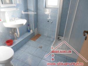 INCHIRIEZ APARTAMENT 2 CAMERE,   ZONA CARTIERUL ENGLEZESC