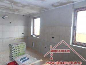 VAND CASA,   6 CAMERE,   IN SELIMBAR