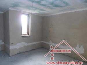 VAND CASA,   6 CAMERE,   IN SELIMBAR