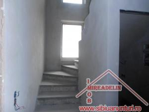VAND CASA,   6 CAMERE,   IN SELIMBAR