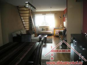 VAND APARTAMENT 3 CAMERE  DE LUX LA MANSARDA