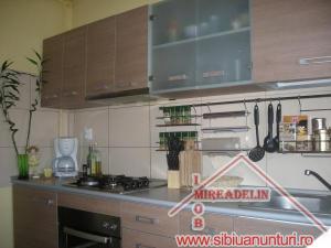 VAND APARTAMENT 3 CAMERE  DE LUX LA MANSARDA