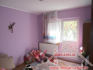 VAND APARTAMENT 4 CAMERE , VALEA AURIE