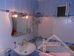 VAND APARTAMENT 4 CAMERE , VALEA AURIE