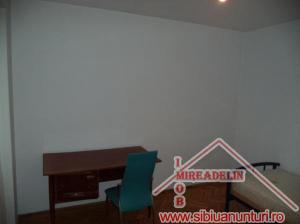 INCHIRIEZ APARTAMENT 3 CAMERE,   70 mp,   ZONA GARII