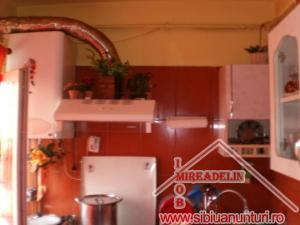 VAND MANSARDA 2 CAMERE  STRADA SEMAFORULUI 70 mp