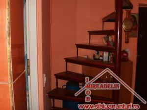 VAND MANSARDA 2 CAMERE  STRADA SEMAFORULUI 70 mp