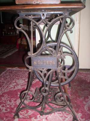 Vand masin de cusut Singer pentru colectionari negociabil