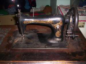 Vand masin de cusut Singer pentru colectionari negociabil