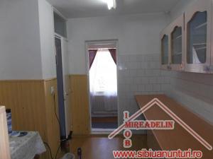 :   INCHIRIEZ APARTAMENT 2 CAMERE,   ZONA TEREZIAN