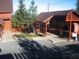 Inchiriez Pensiune cu piscina zona Belis