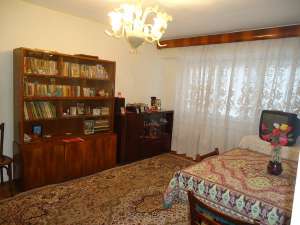 Proprietar,    vand apartament cu 2 camere in zona Casa de Cultura,  orientare sud,  incadrat