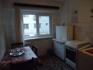 Proprietar,    vand apartament cu 2 camere in zona Casa de Cultura,  orientare sud,  incadrat